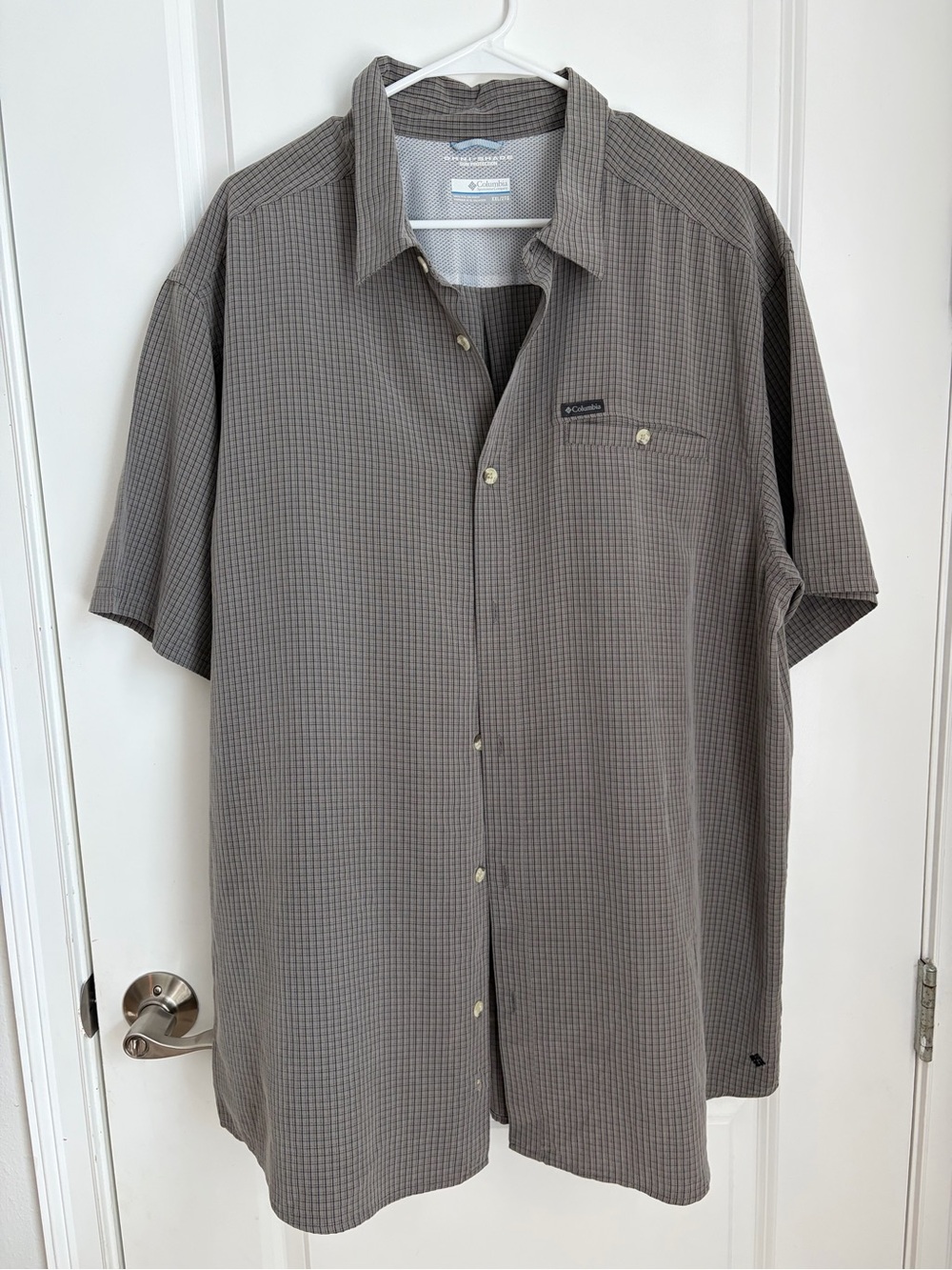 NWOT Columbia Men's Short Sleeve Button-Up Shirt in Gray - Omni-shade